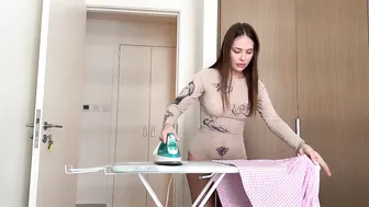 [4K USA Housewife]♥️♥️♥️♥️ How to Iron Clothes? Housekeeping Lessons from a Model #4