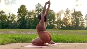 STRETCHING MY BODY OUTSIDE YOGA FLOW #1