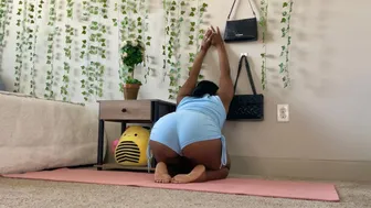 CALMING MORNING YOGA AT HOME