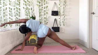 CALMING MORNING YOGA AT HOME #2