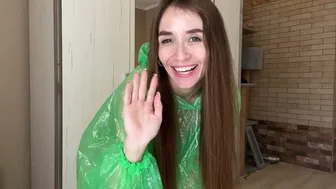 CLEANING VERDANT: Milana's Emerald Hypnosis on Glass