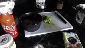 The only thing I eat for lunch (glute gains) - quick + easy high protein tuna spring rolls #3