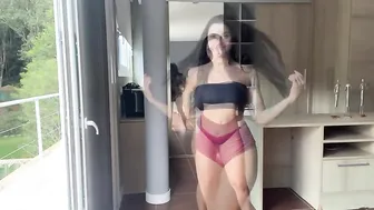 STYLING TWO SHORTS WITH A BOLD BLACK SHOULDERLESS TOP | TRY ON HAUL #3