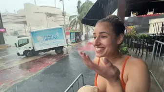 DRI TOMOU BANHO DE CHUVA EM CANCÚN