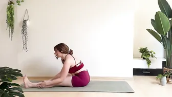 10 min BEGINNER Morning Yoga (DAY 7) #3