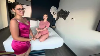 Yoga in Bed With a Dress With my Sister *SATISFYING