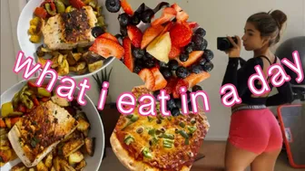 what i eat in a day 2023 | mia paris