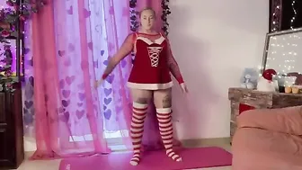 Yoga in Christmas outfit #2